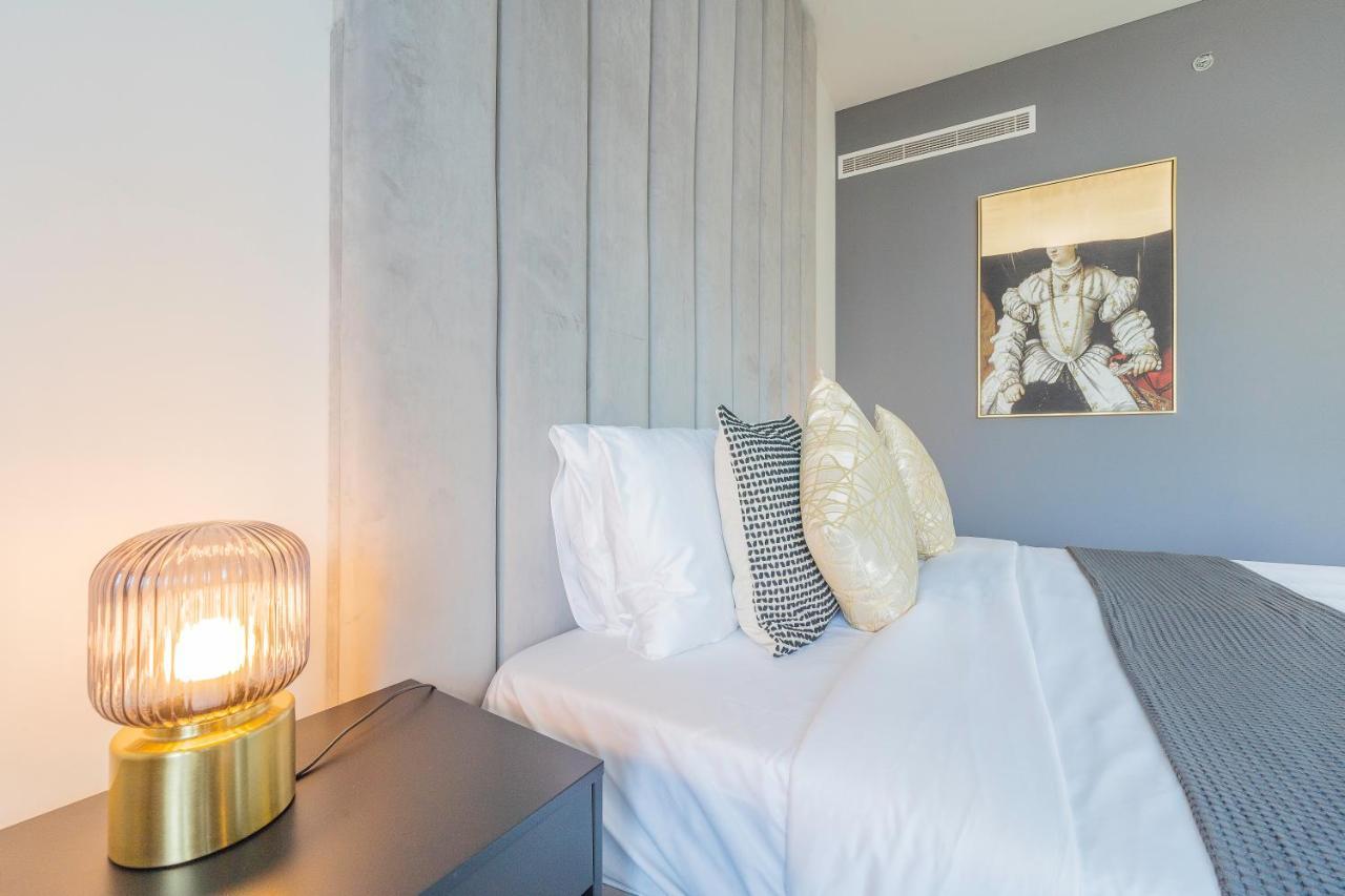 Nouveau Art Deco 3Br With Burj & Canal Views Dubai Exterior foto